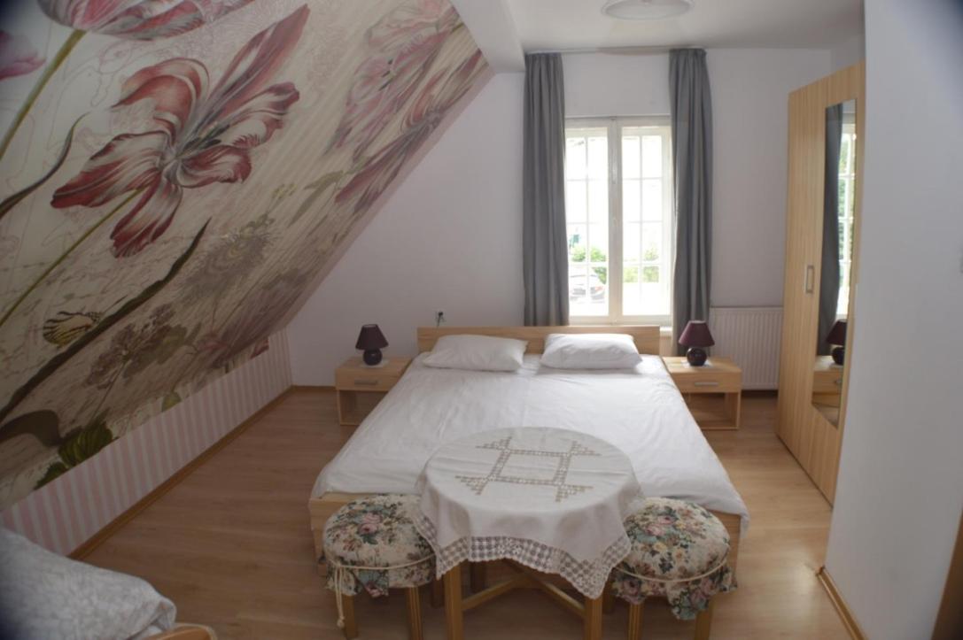 Bialy Dwor Villa Kostrzyca ภายนอก รูปภาพ