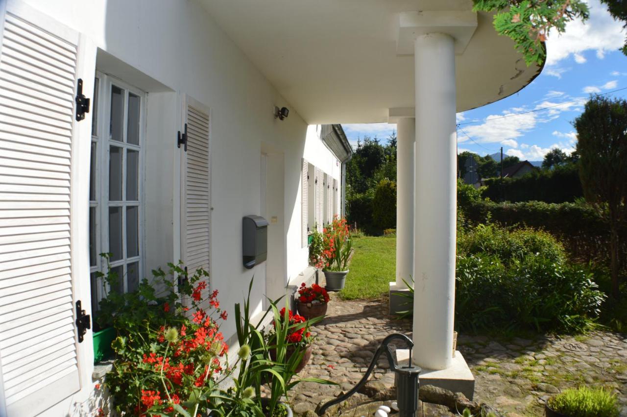Bialy Dwor Villa Kostrzyca ภายนอก รูปภาพ