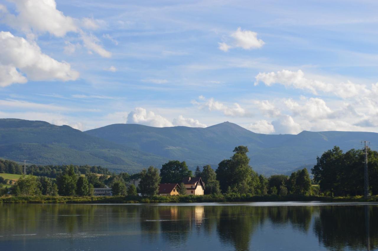 Bialy Dwor Villa Kostrzyca ภายนอก รูปภาพ