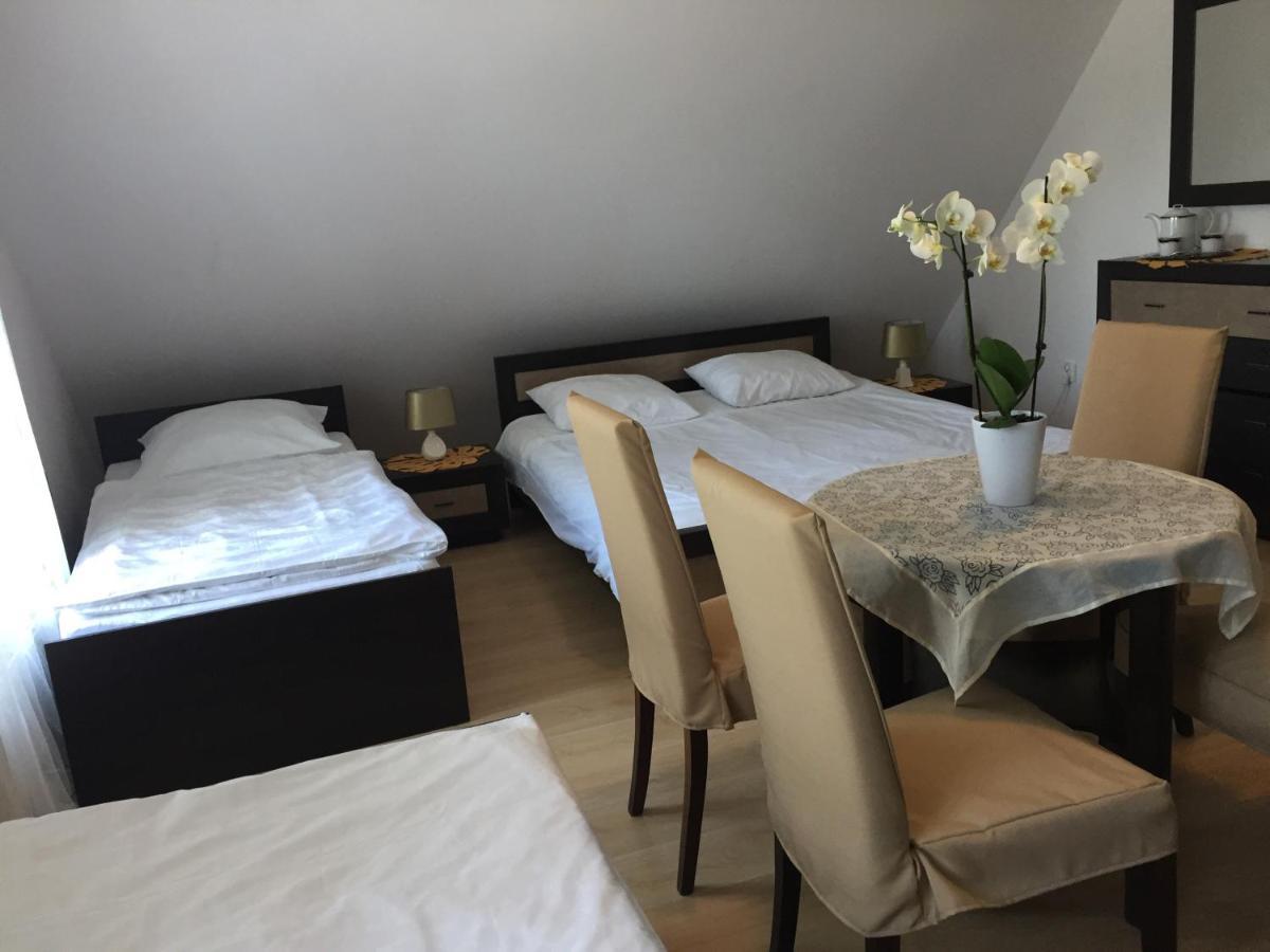 Bialy Dwor Villa Kostrzyca ภายนอก รูปภาพ