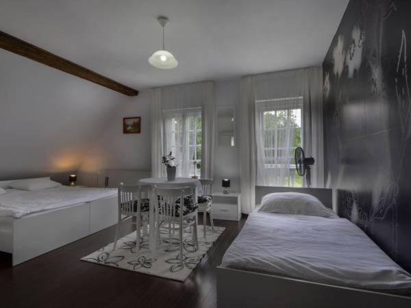 Bialy Dwor Villa Kostrzyca ภายนอก รูปภาพ